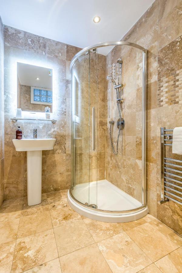 Deluxe Studios With Spa Included Portsmouth Kültér fotó